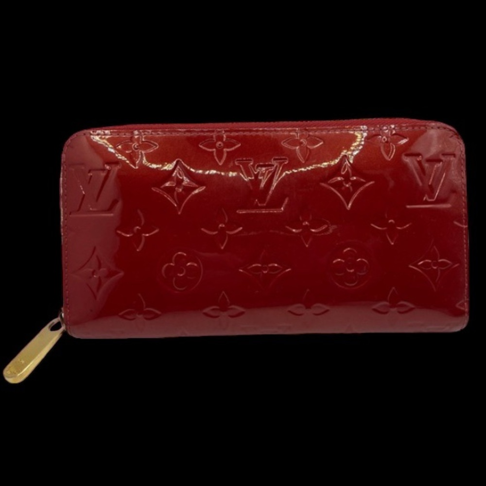 Louis VUITTON Vernis Red Zippy Zip Around Wallet. Vintage.